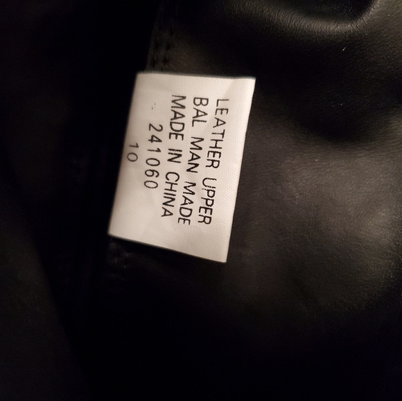 NIB Womens Black leather boots - Picture 3 of 5